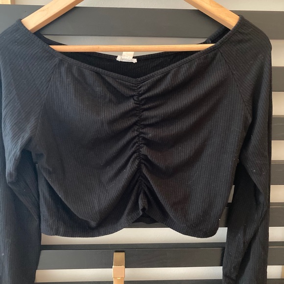 Black crop top - Picture 2 of 3